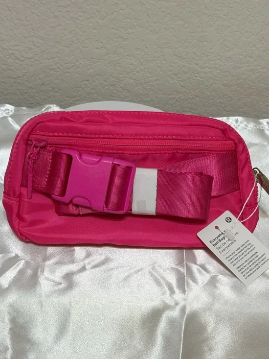 lululemon athletica Hot Pink Everyday Belt Bag NWT - Picture 2 of 3